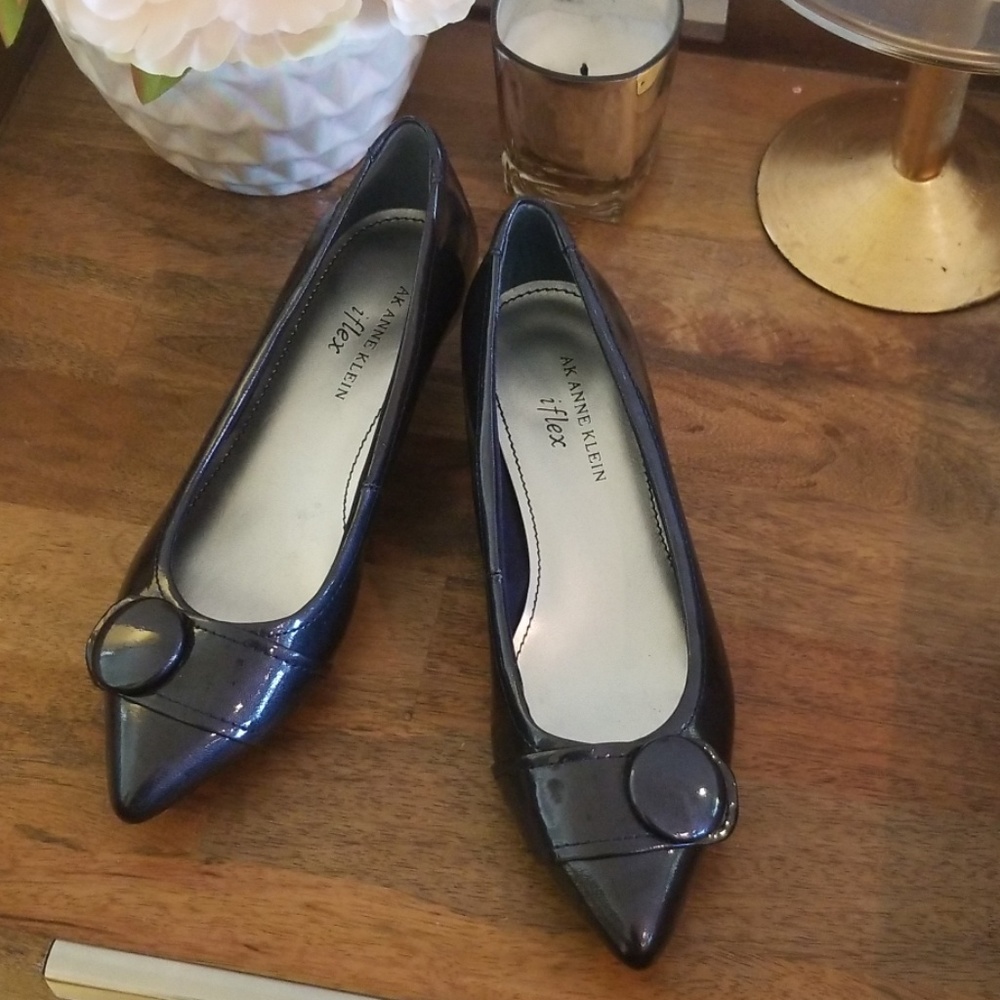 Anne Klein iFlex Black Patent Kitten Heels 😍